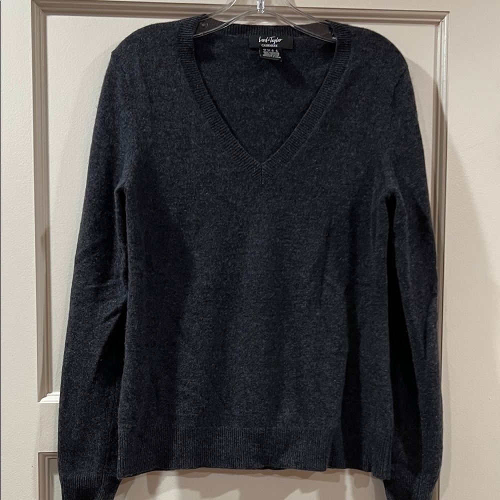 Women’s charcoal grey V-Neck cashmere Sweater